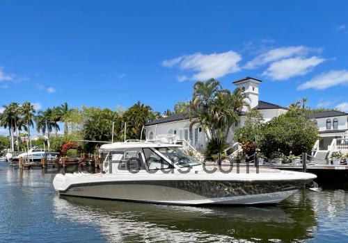 Boston Whaler 380 Realm Spesifikasjoner og anmeldelser